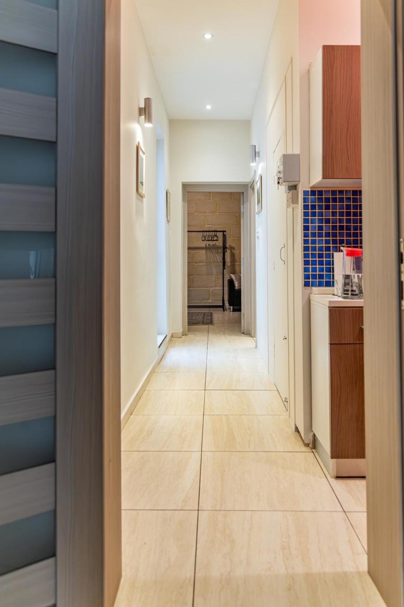 Traditional Maltese Styled 2Br Apartment With Large Maltese Balcony & Internal Yard - Located In The Heart Of Valletta - Maltese Capital City Exterior foto