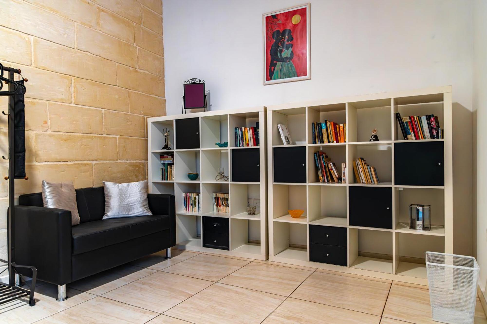 Traditional Maltese Styled 2Br Apartment With Large Maltese Balcony & Internal Yard - Located In The Heart Of Valletta - Maltese Capital City Exterior foto